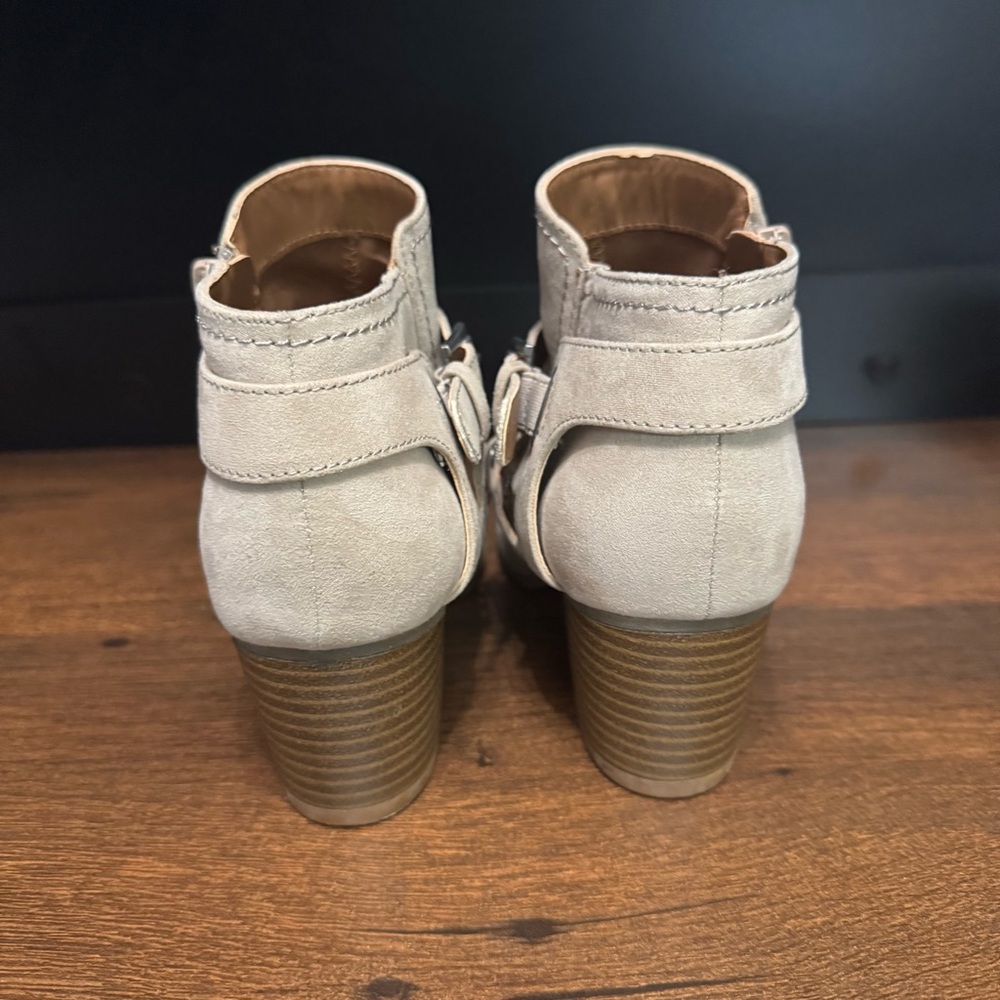 Indigo Rd Women's Danna Bootie in Medium Natural Fabric Size 7US Worn Once - Picture 3 of 5